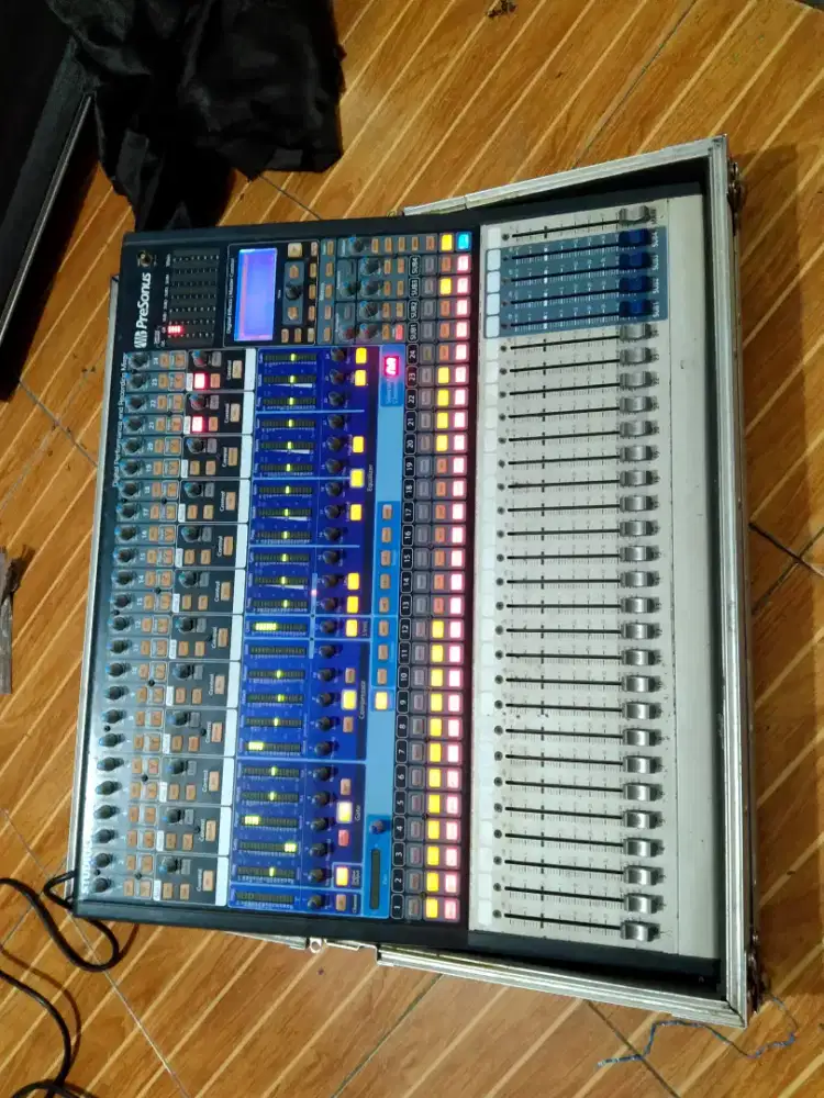 Mixer Digital PreSonus STUDIOLIVE 24.4.2
+ Hardcase.
Baca dulu