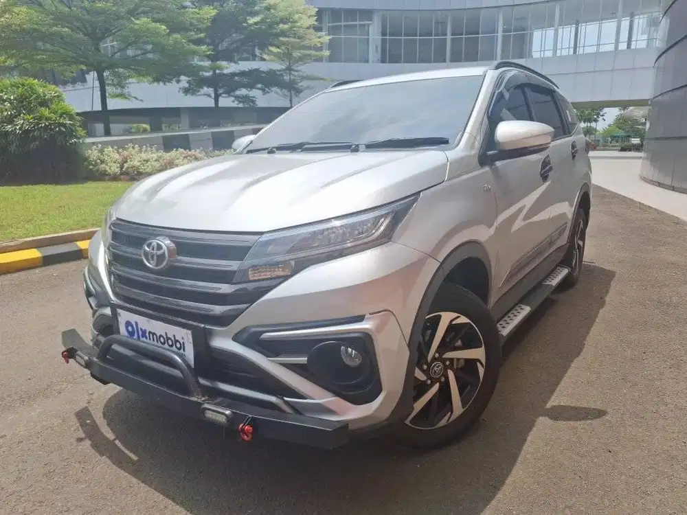 KM Rendah -  Toyota Rush 1.5 GR Sport Bensin MT 2022 Silver BW