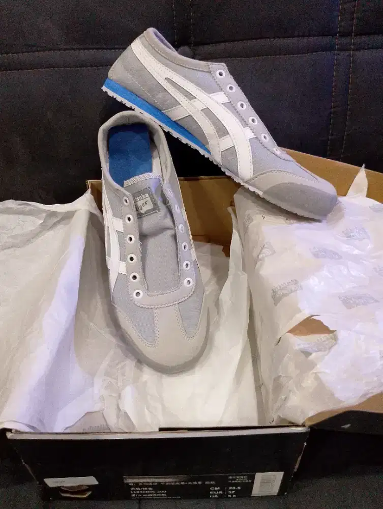 Sepatu slip on Onit pria