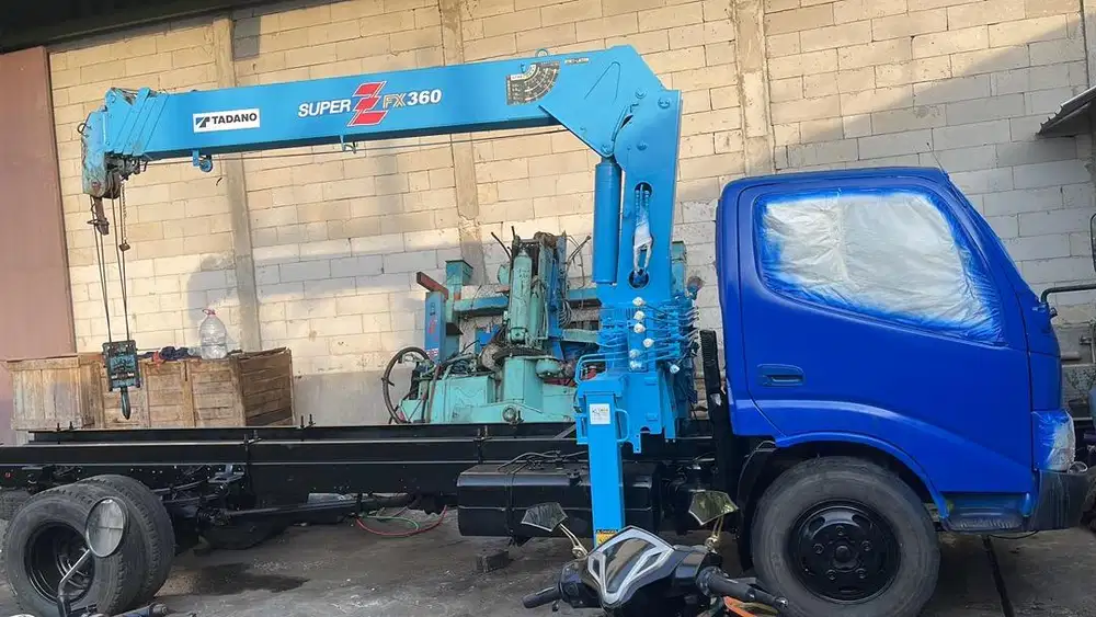 Truck crane tadano kapasitas 3,6 ton 5 section kaki silang