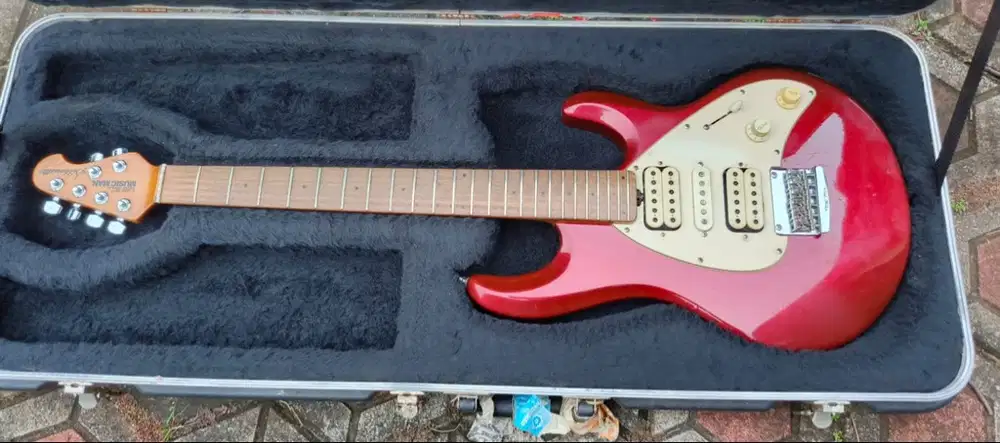 Ernie Ball Musicman Silhouette HSH Hardtail Candy Red 2000