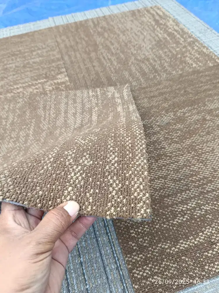 Karpet tile Bekas berkualitas ukuran 50x50cm