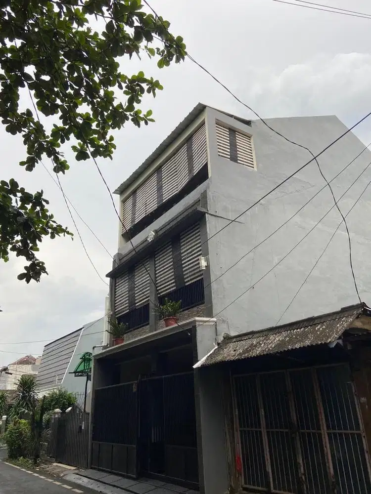 Rumah 3lt depan taman,aman nyaman dan bebas banjir