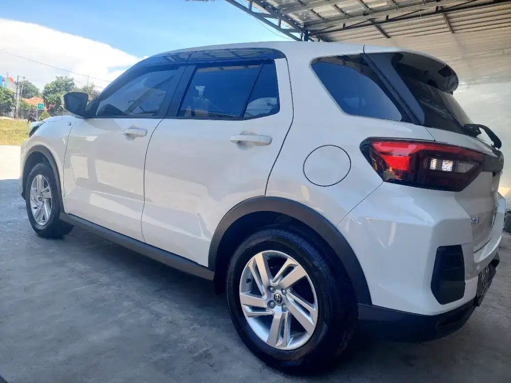 Jual Toyota Raize Warna Putih Tahun 2022 1,2G A/T