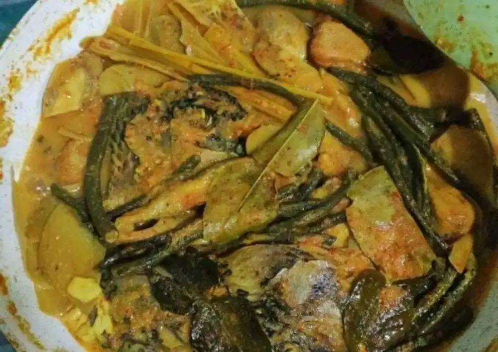 Karyawan rumah makan muslim