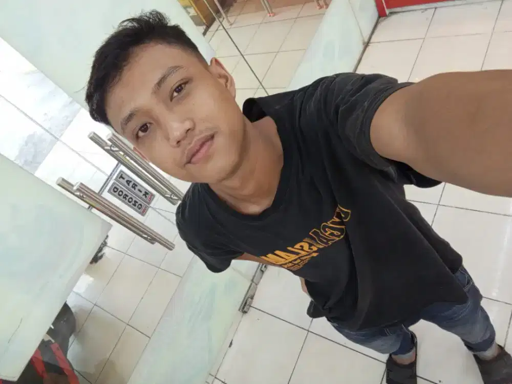 Mencari pekerjaan yang ada mess nya