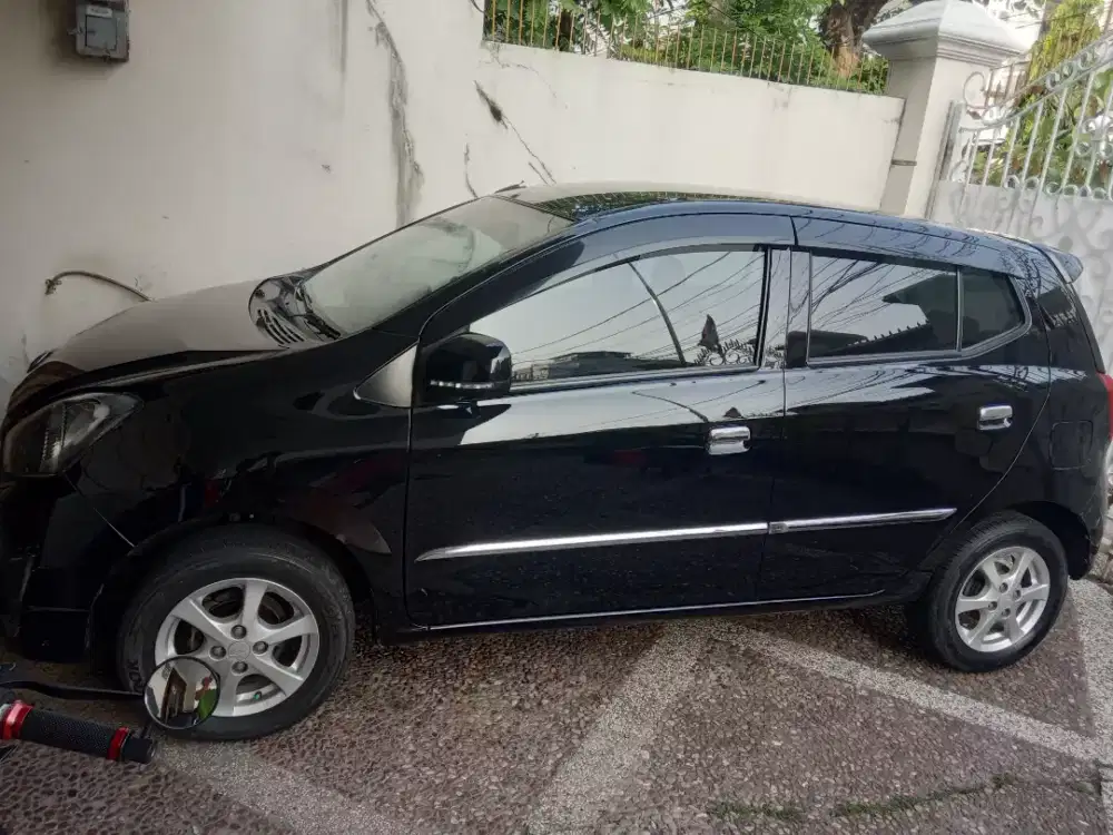 Daihatsu Ayla X 1.0 Manual Plat B Lengkap Original Terawat