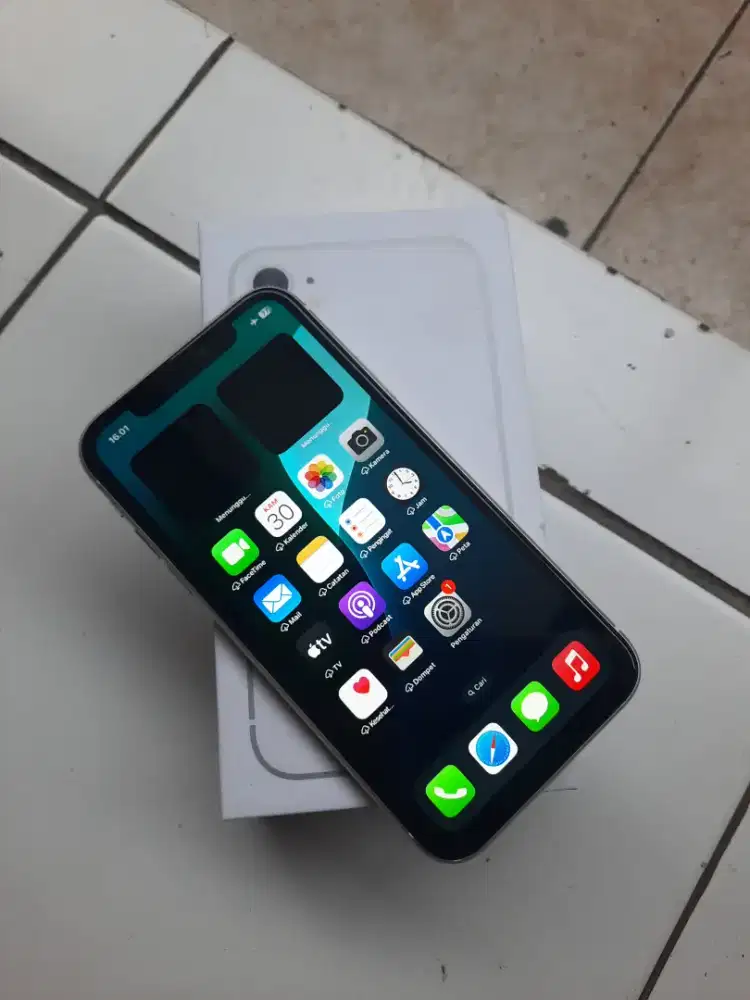 jual cepat iphone 11 128gb ibox Hb 99% trutone on face id on no minus