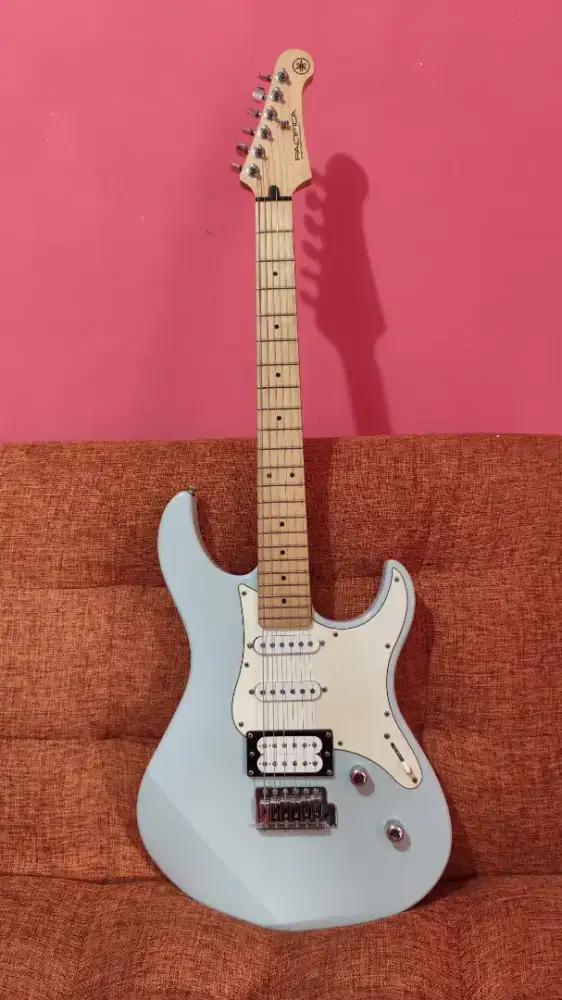 Dijual 2 gitar 1 ampli