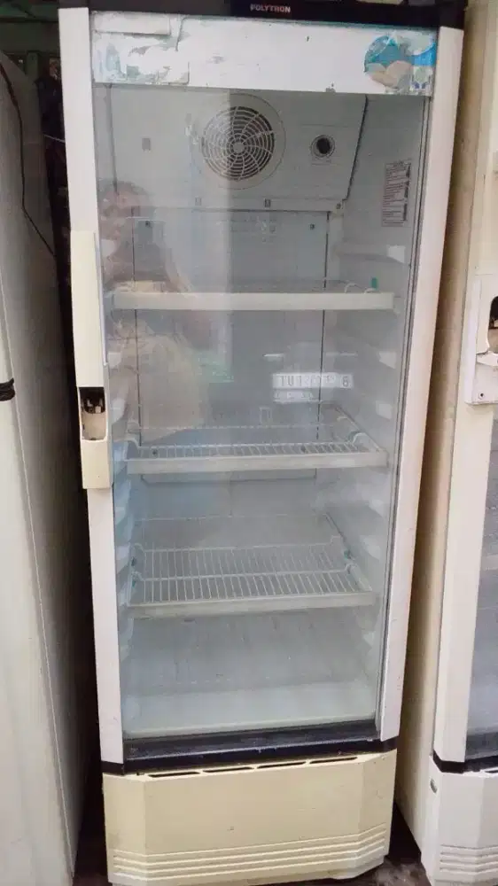 Showcase/Kulkas polytron GRATIS ANTAR