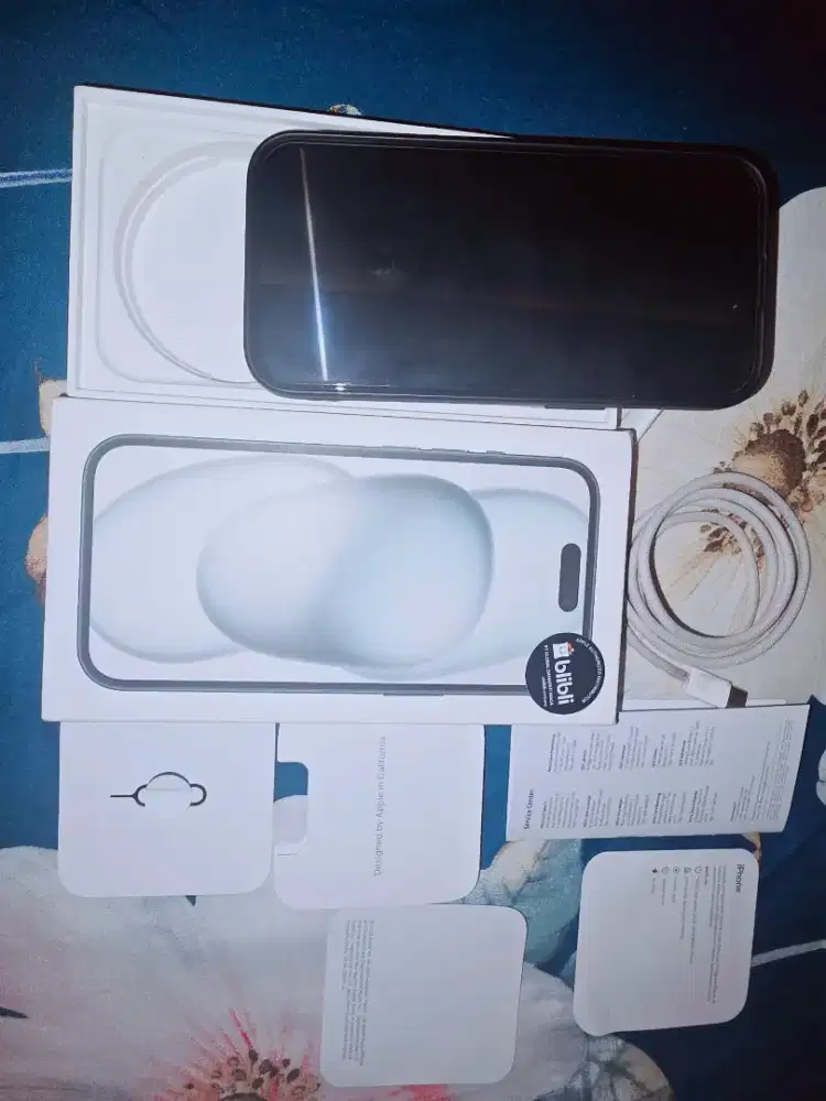 IPHONE 15 128GB BLACK GRESSS ON GARANSI