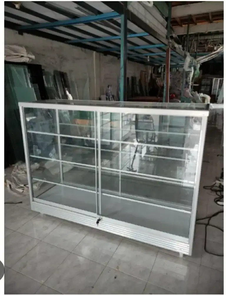 Etalase kaca bekas