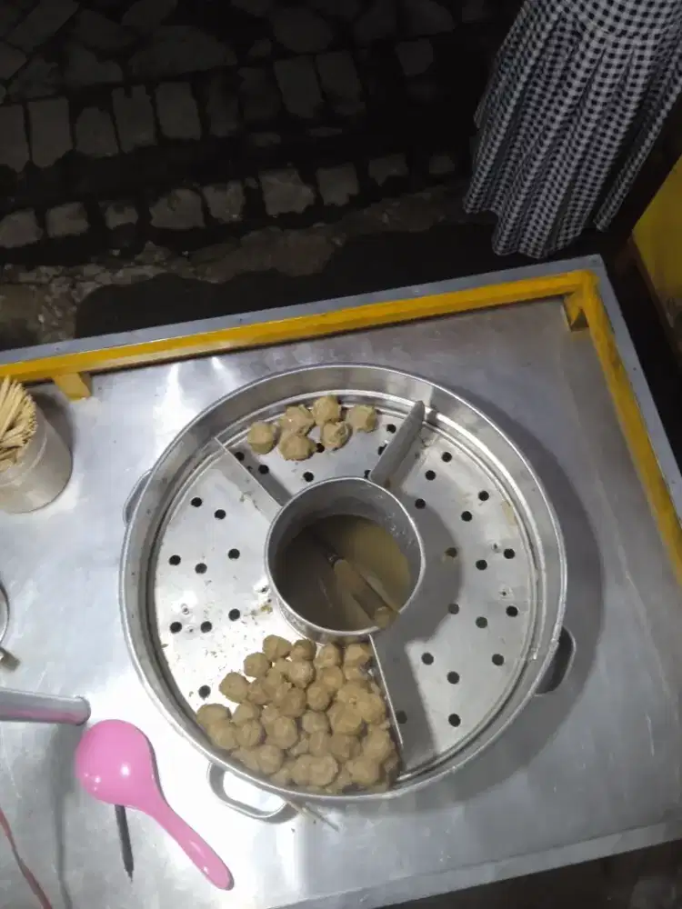 Di butuhkan penjaga stand pentol di wedoro