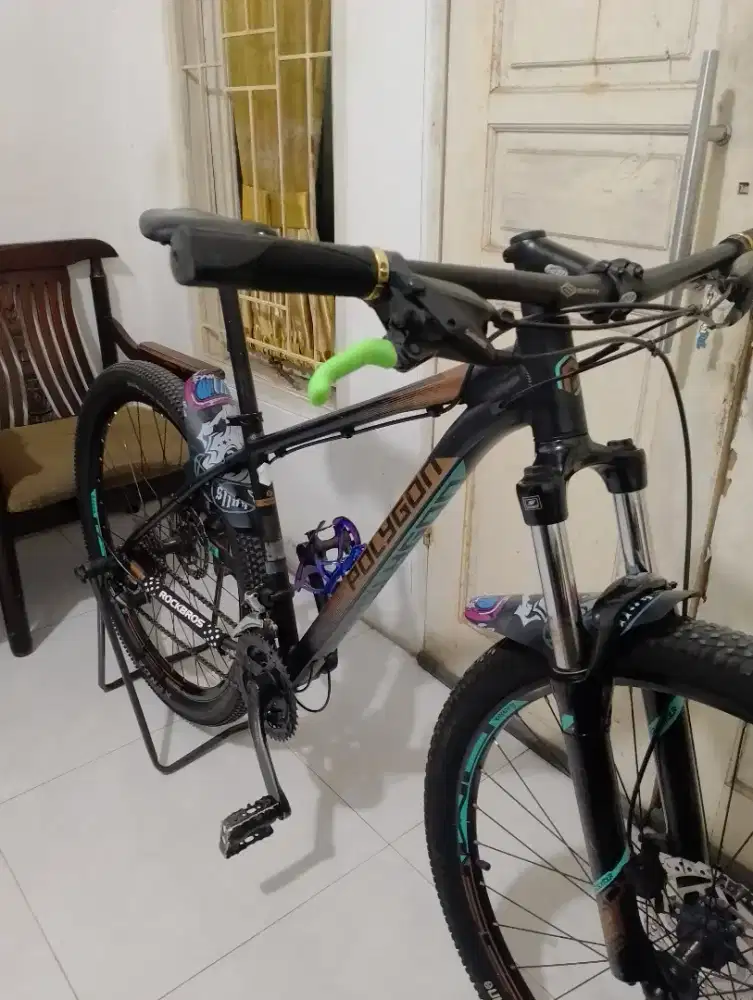 Sepeda MTB Polygon premier 4 27,5