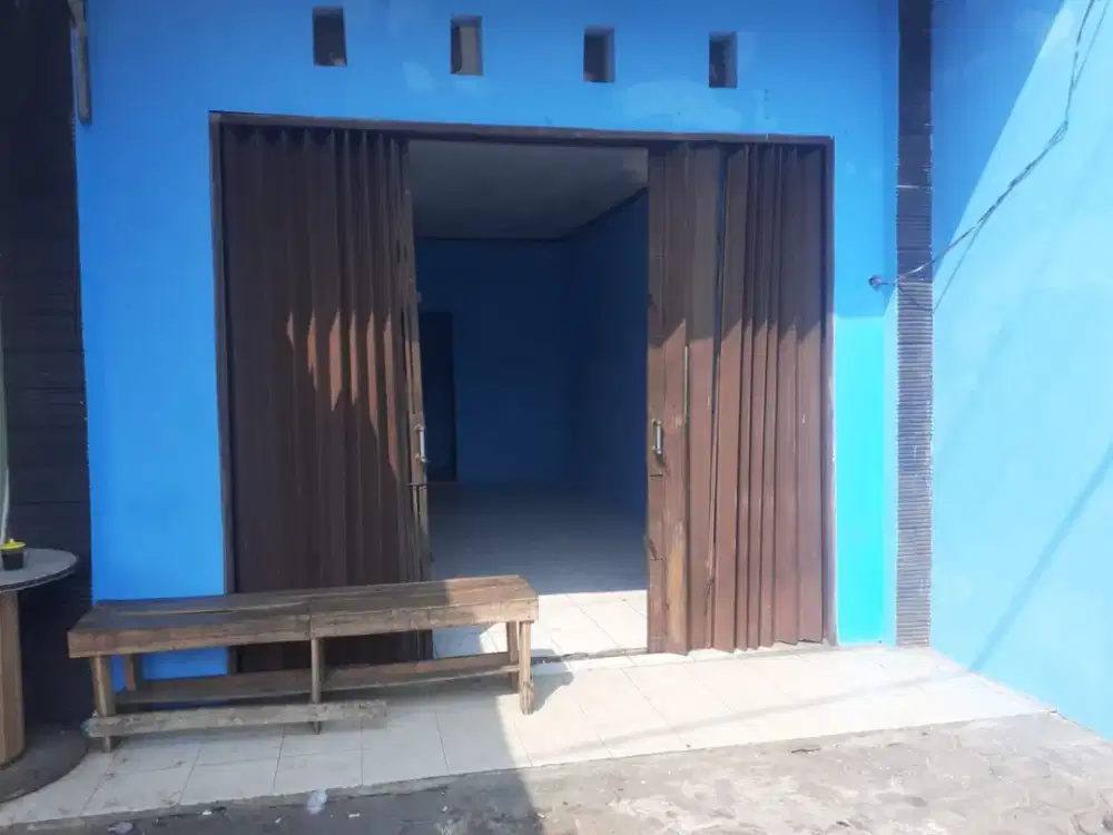 Sewa (bisa bulanan) Kios di Mustika Jaya di Pinggir Jalan Ramai