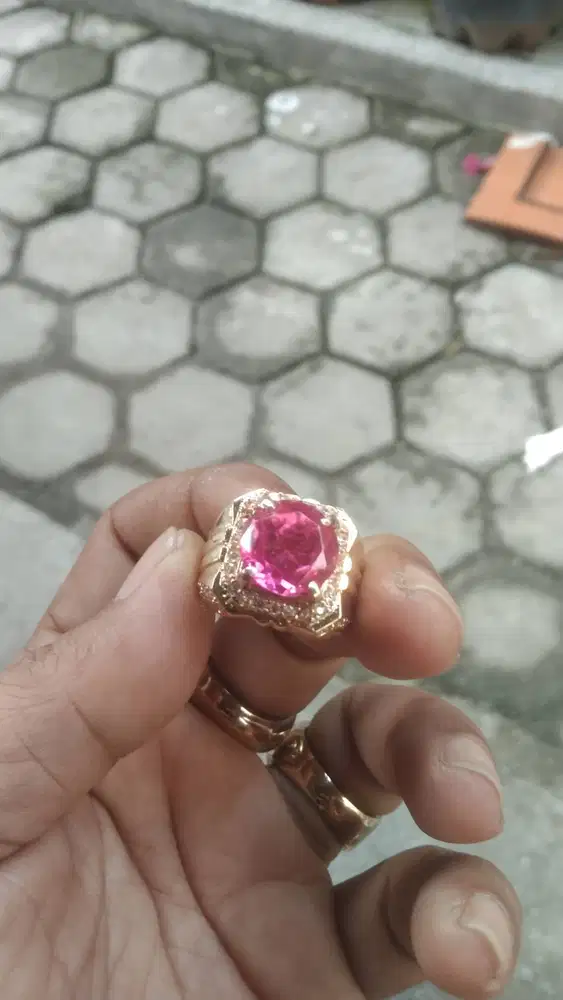 Cincin ruby kristal
