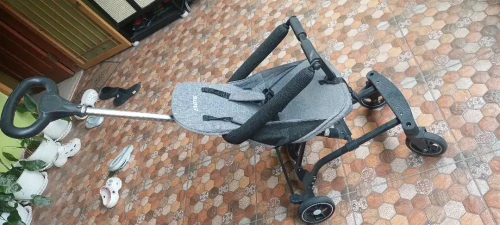 Dijual stroller bayi merk exotic