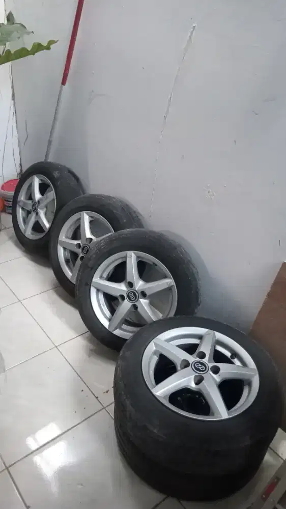 Velg R14 pcd 4x100 4pcs+1pcs(velg kaleng)