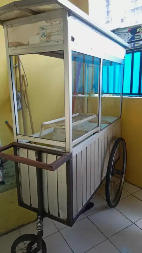 Jual saja gerobak dagang bahan alumunium kuat kokoh masih layak pakai.