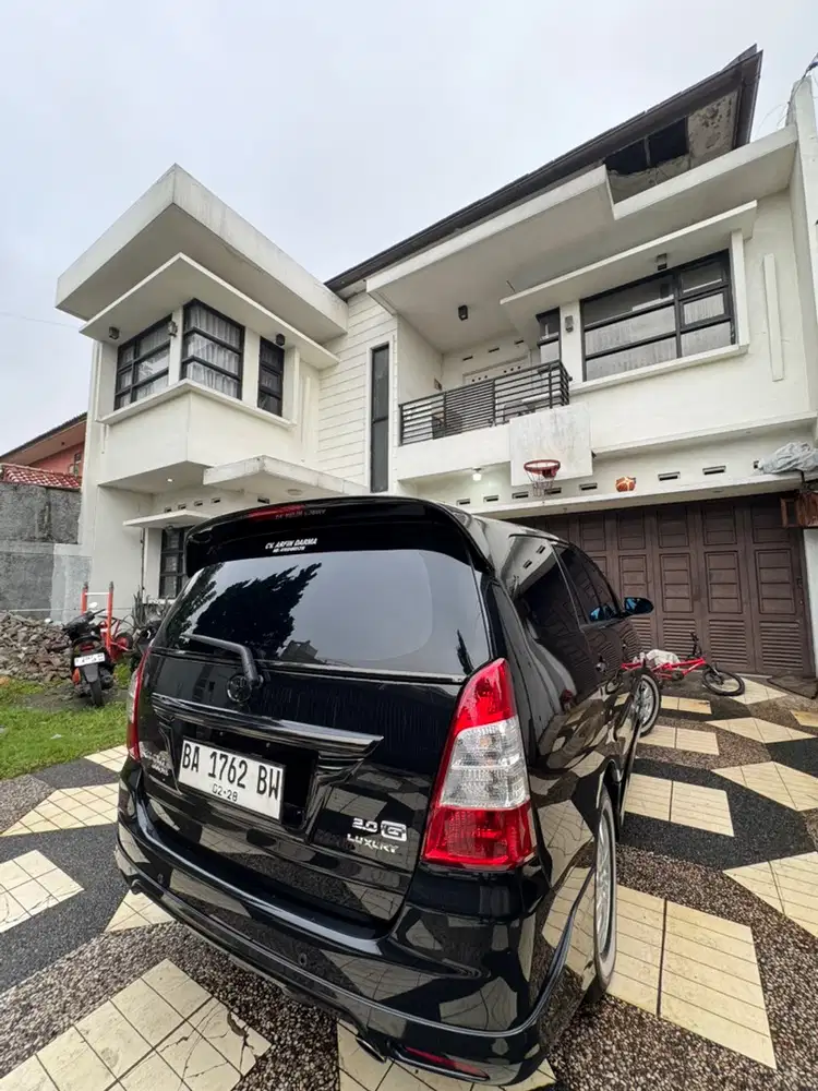 Toyota Kijang Innova 2012 Bensin