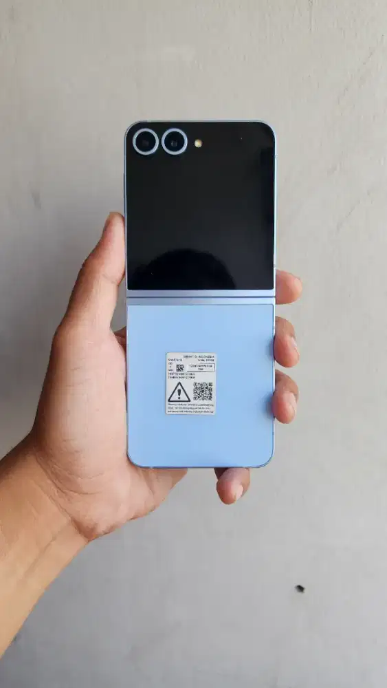 Samsung flip 6 512gb like new