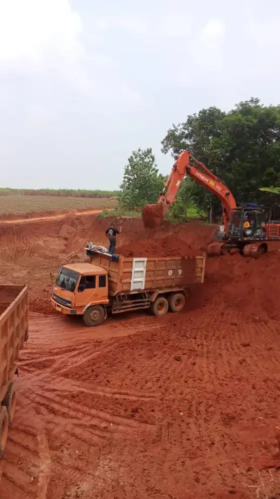 Dump truck Mitsubishi Fuso tahun 2018