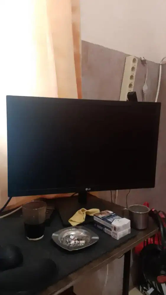 LED MONITOR LG 22INC BEKAS