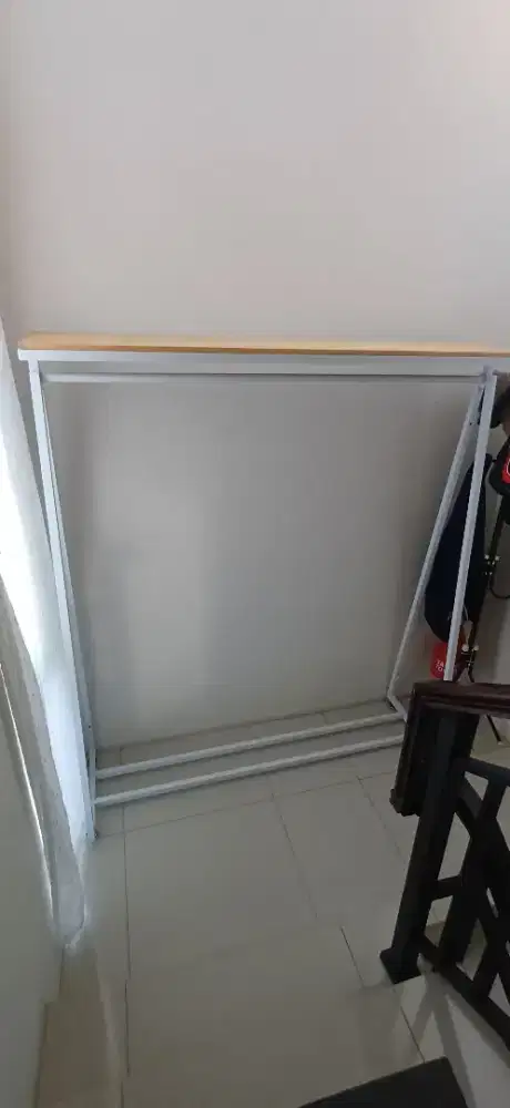 Rak Baju Gantung