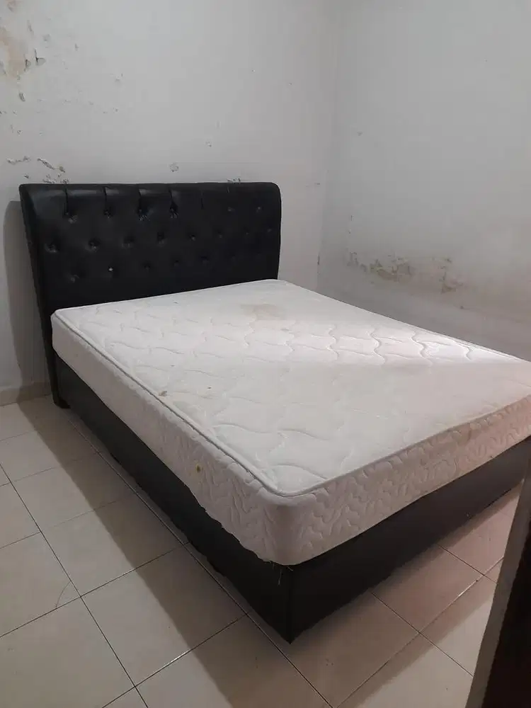 DIJUAL CEPAT KASUR + DIPAN SIZE QUEEN, NEGO DEAL ANGKUT!