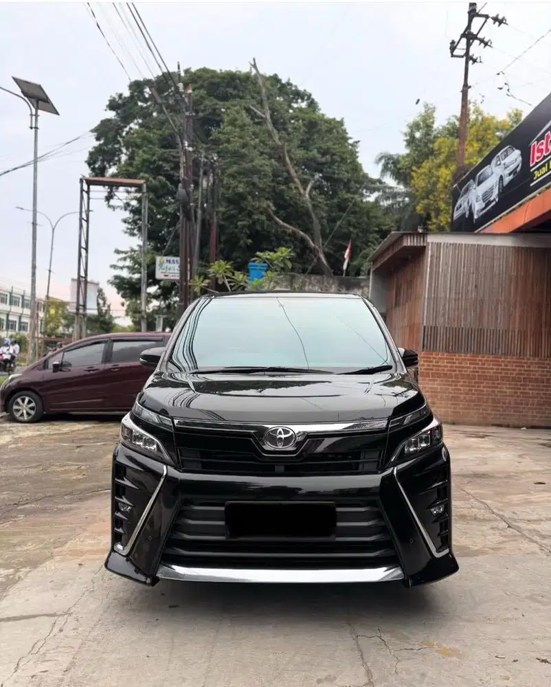 Voxy 2.0 L Automatic (2018) Istimewahh