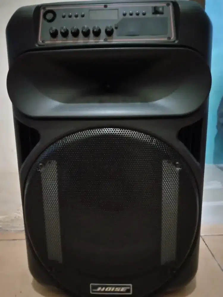 Di jual cepat Speaker portabel merk NOISE ukuran 15 inch