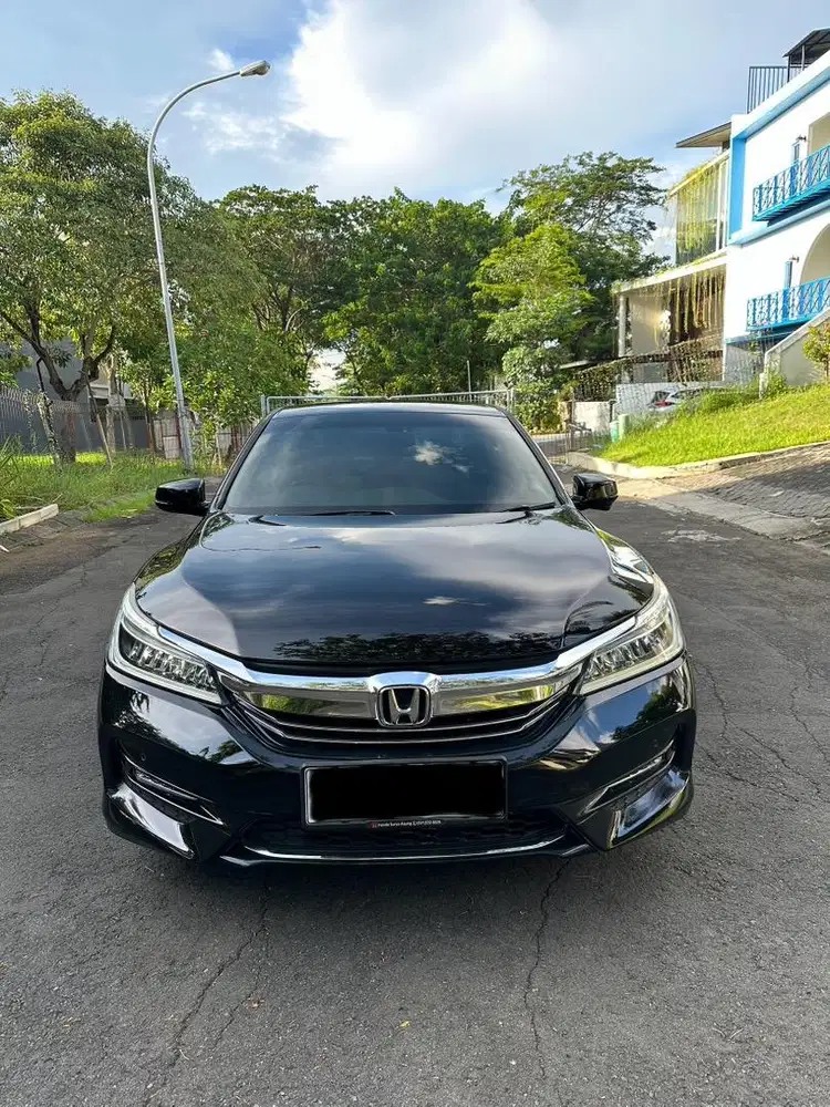 Jual Cepat !! Honda Accord Facelift 2016 pmk 2017 Low Km Full Original