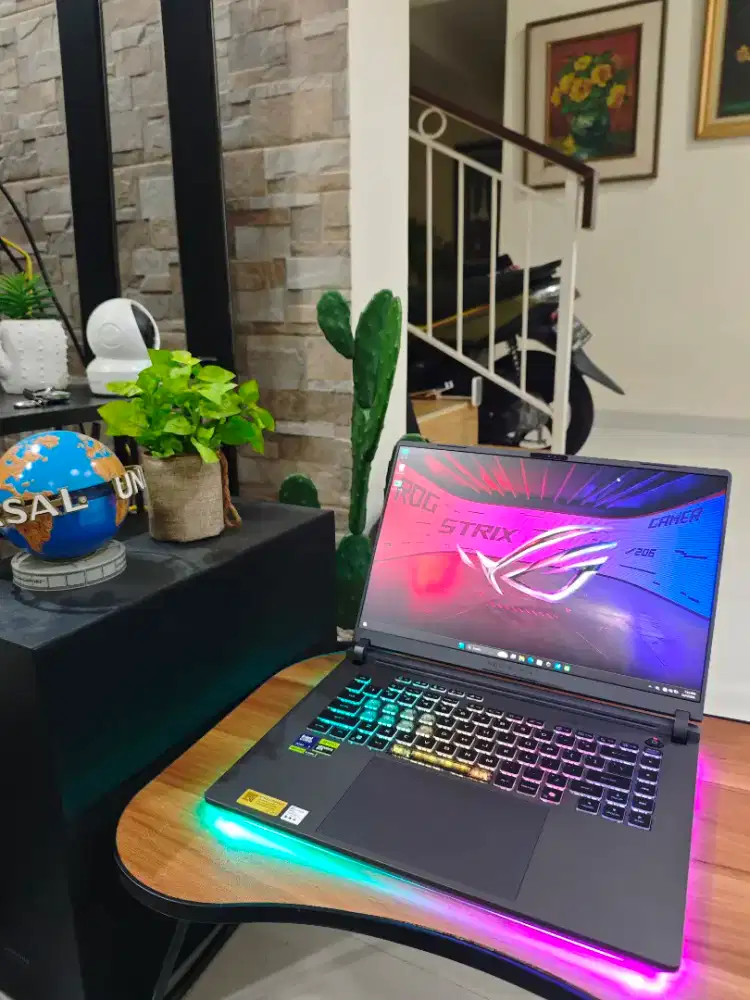 Laptop Asus ROG Strix G16 G615LH RTX5050 x msi tuf victus