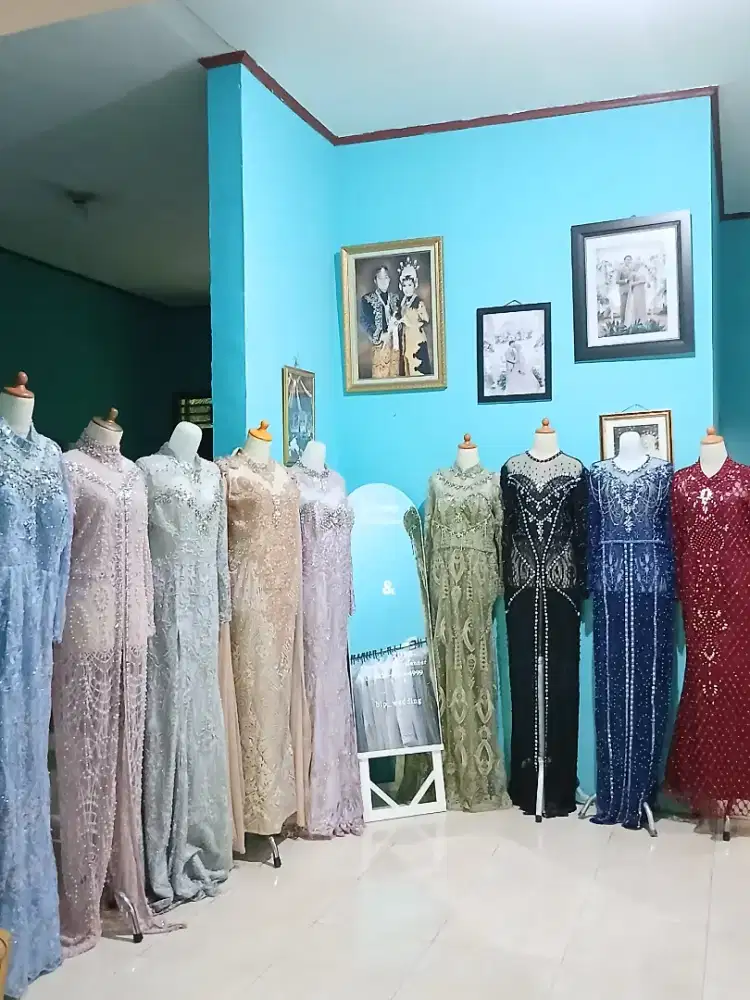 Baju pengantin dan perlengkapannya