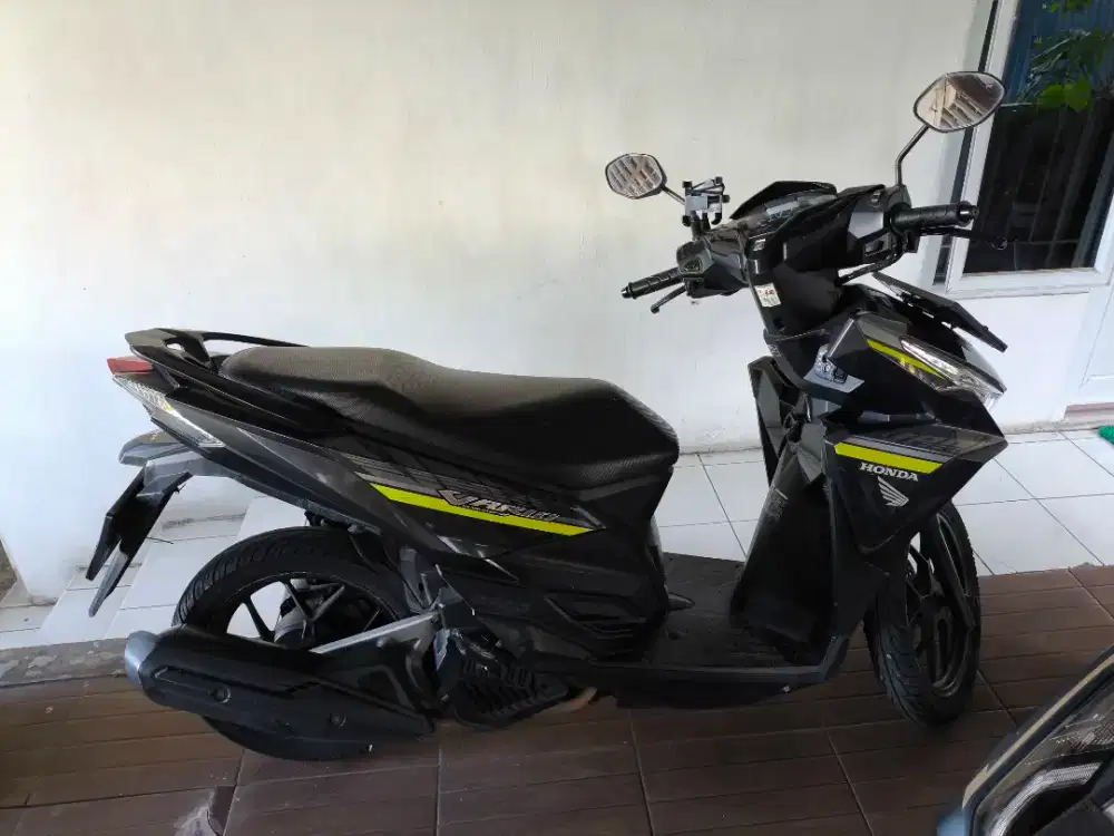 Honda Vario 125 CBS  ISS 2017 hitam list kuning