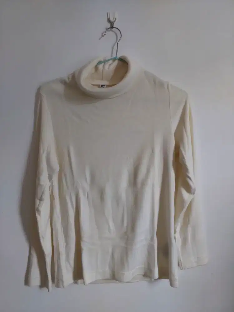 Heattech Uniqlo Broken White Wanita for Winter