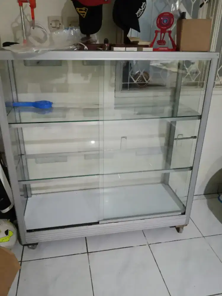 etalase kaca mulus uk 1,5m x 1,5m