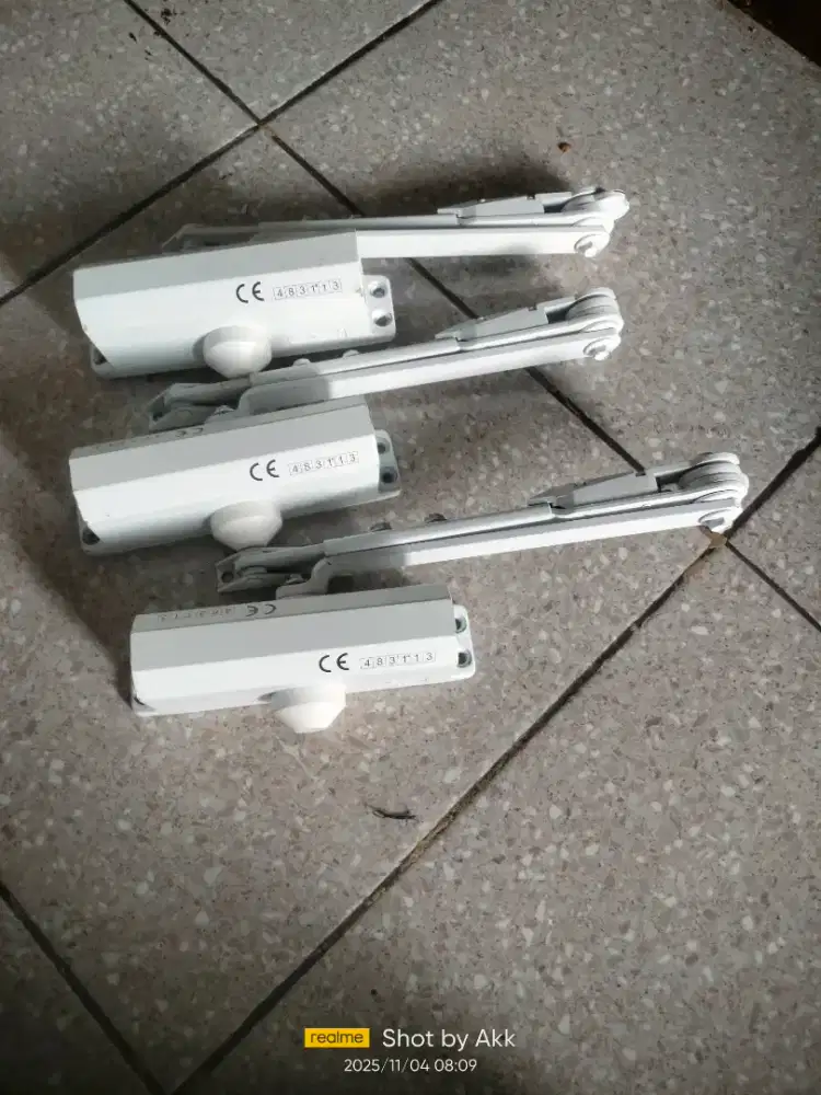 Sisa proyek door closer dekson