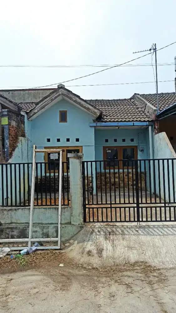 DIJUAL RUMAH DI KOMPLEK KARABA INDAH BLOK II No. 25 KARAWANG BARAT