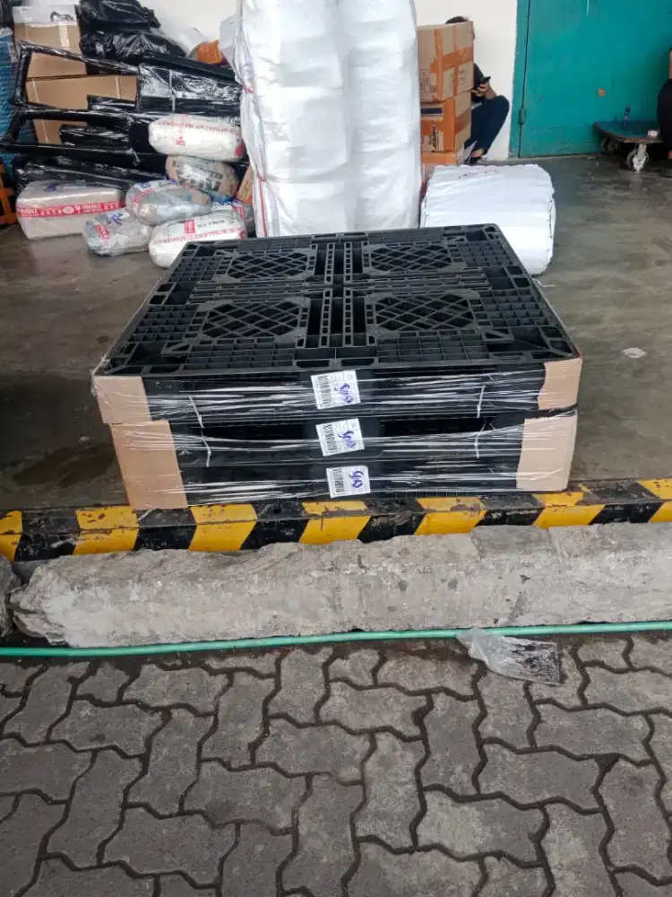 Pallet plastik bekas tahan beban