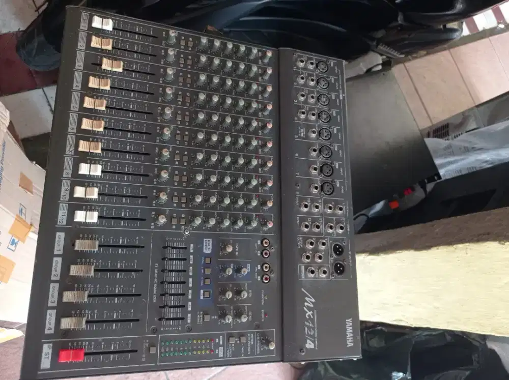 Mixer audio yamaha MX 12/4 bekas second