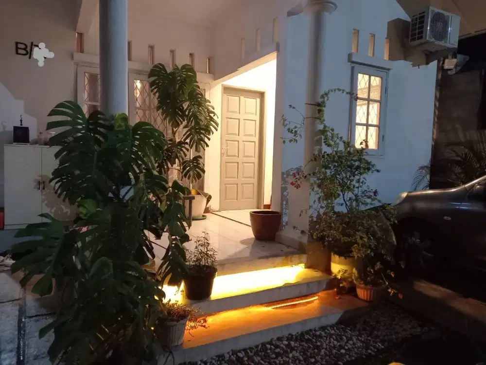 Jual rumah taman laguna fasilitas lengkap,Asri, 2 Carport, Dekat TSM