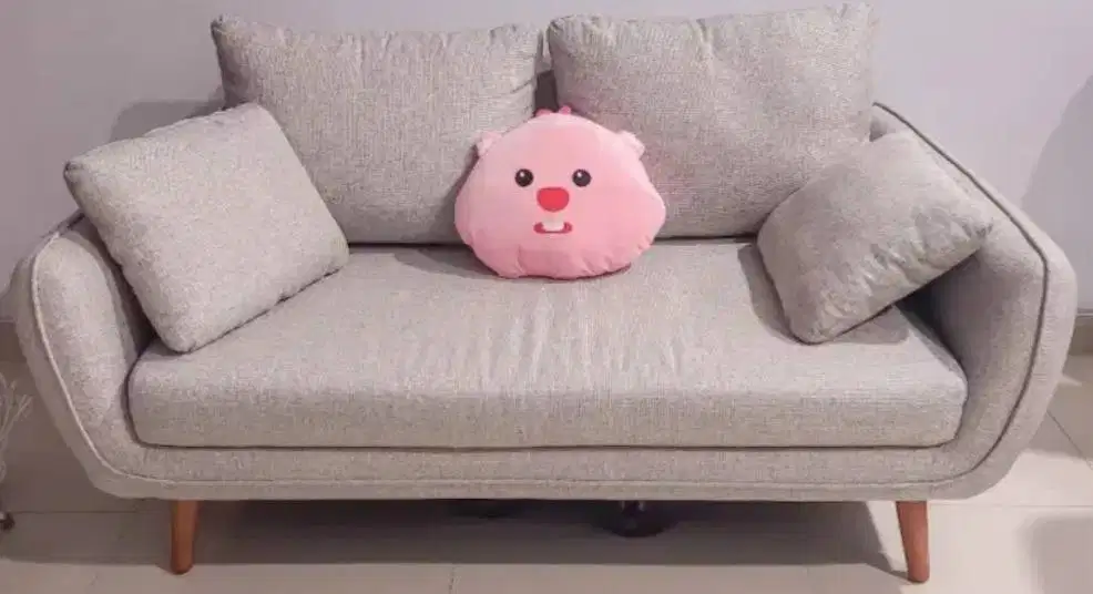 Heim Studio HIKI Sofa 2 Dudukan – Abu-Abu Muda (Free Bantal Pink Lucu)