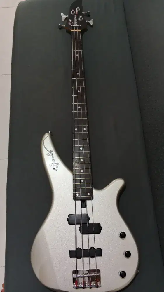 Bass Yamaha original