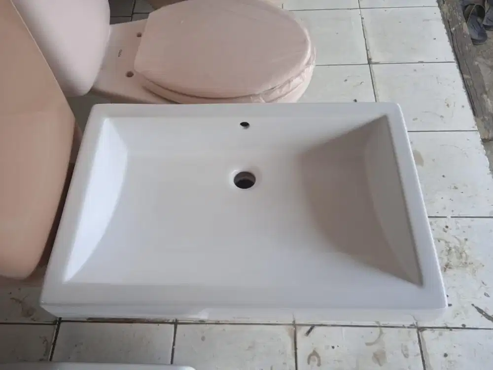 Wastafel meja model kotak