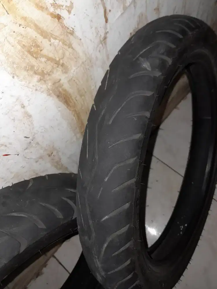 Ban bekas ring 14 sepasang