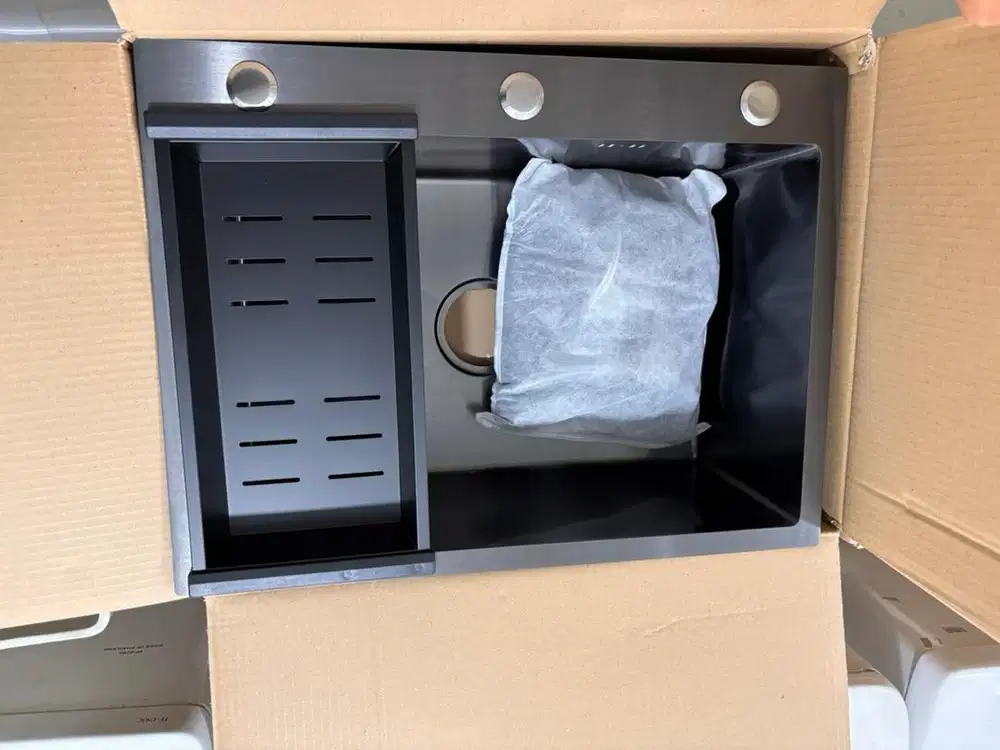 Bak cuci piring warna hitam