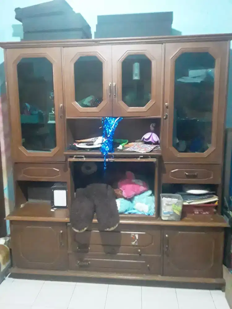 Lemari Jati dan lemari biasa