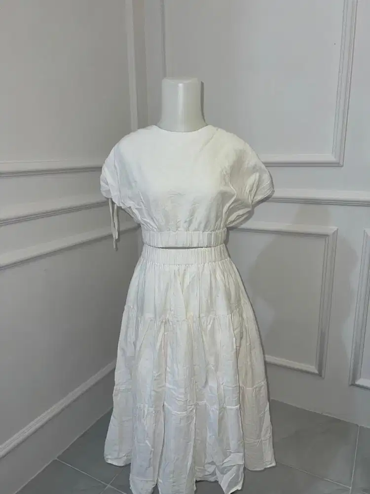 one sett dress putih