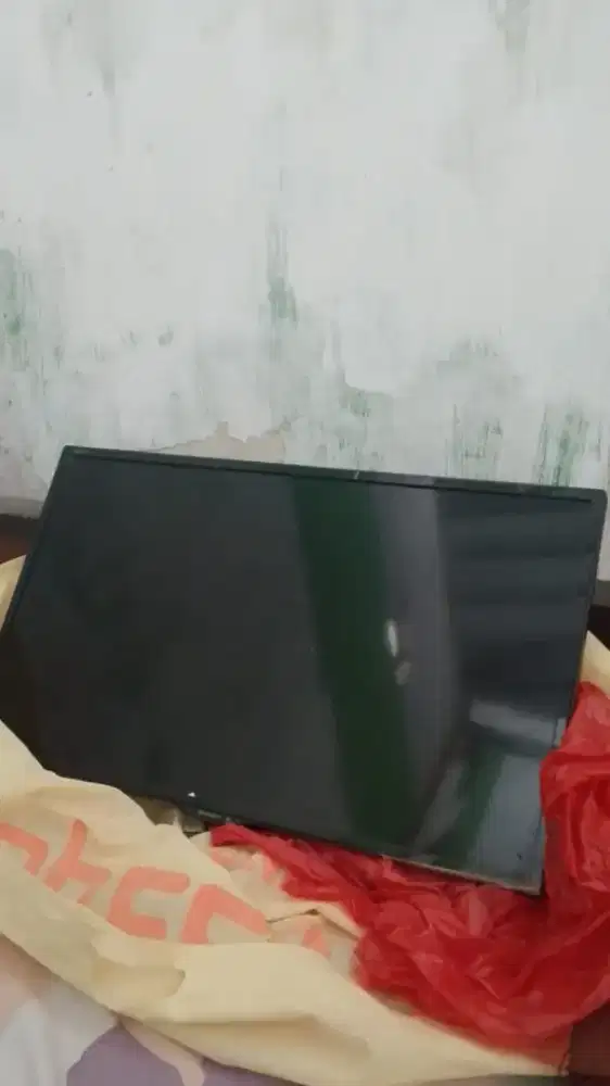 Smart TV SHARP lengkap dengan remote